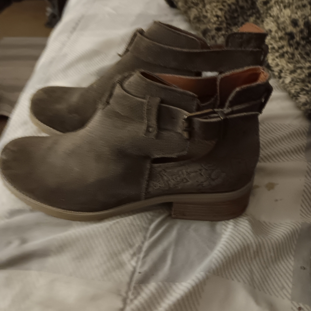 TARA M KEEGAN ANKLE BOOTS - Picture 3 of 12